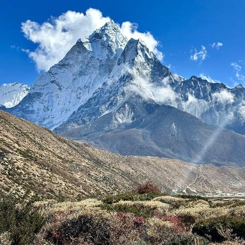 Autumn valley near Ama Dablam