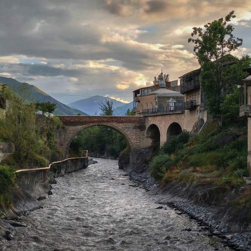 Вечер в селе Ахты.