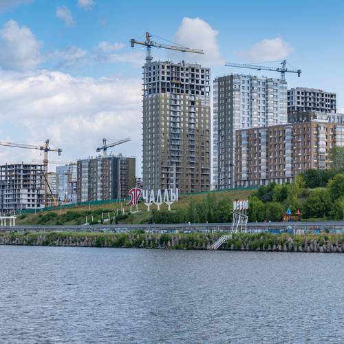 Город растет.
