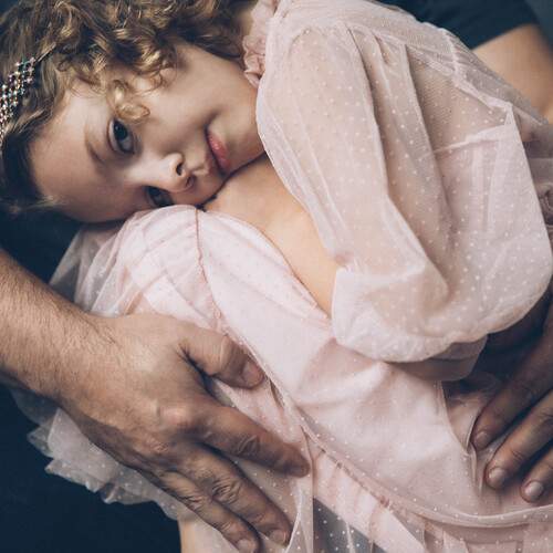 под защитой