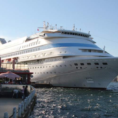 Cruise liner