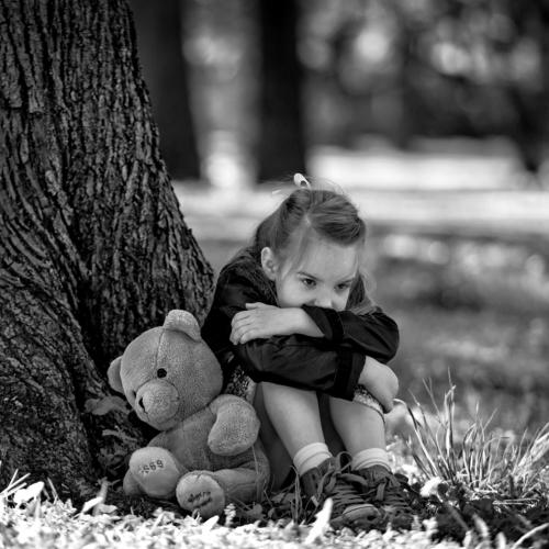 Little girl, big thoughts. / Маленькая девочка, большие мысли.
