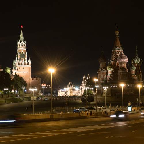 Москва. Красная площадь. Собор Покрова Пресвятой Богородицы и Спасская башня кремля