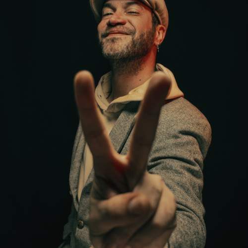 Genuine Smile, Simple Peace