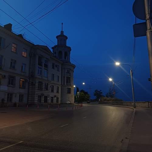 Сине-белый городской пейзаж