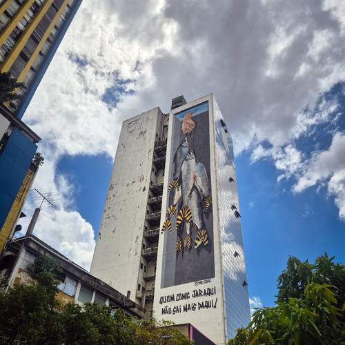 Edifício com pinturas artística incrível.