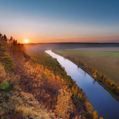 Река Ай, в осеннем закате.