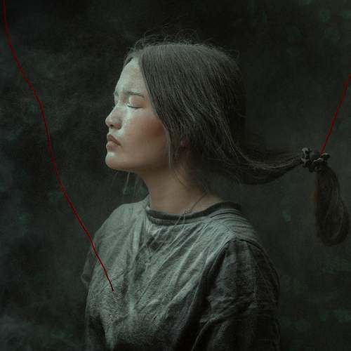 Красные нити