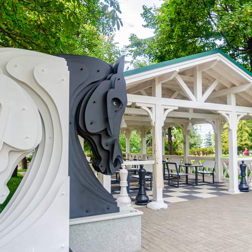 Шахматная беседка в Первомайском парке. Курск