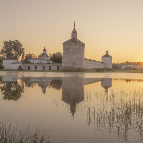 Рассвет у стен монастыря