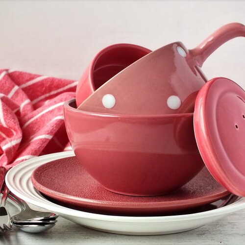 Still life with dishes.