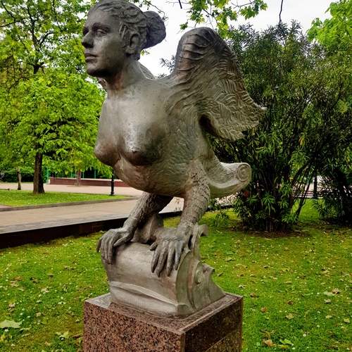 Скульптура «Птица Сирин»
