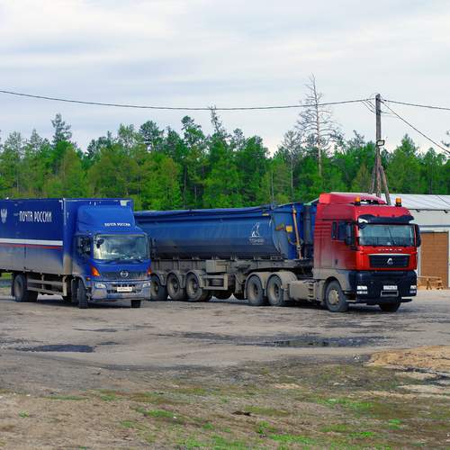 Возле чайной.