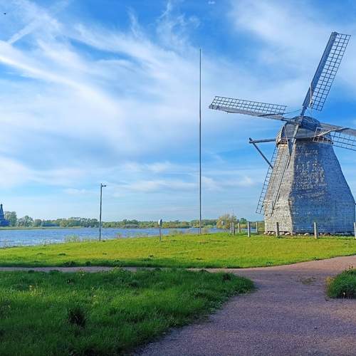 На крыльях ветра.