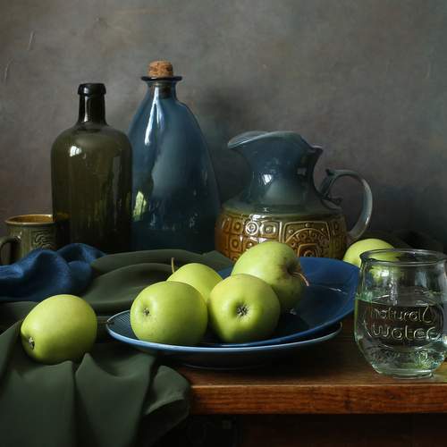 Зеленые яблоки