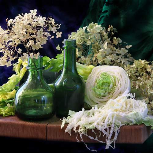 Бутылки и капуста