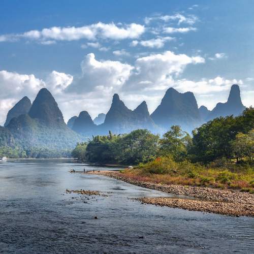 День на реке Ли.