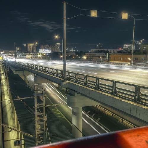 Красный поезд.