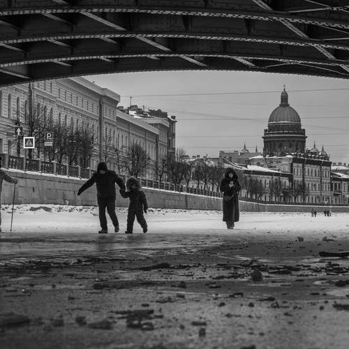 Прогулка петербуржцев