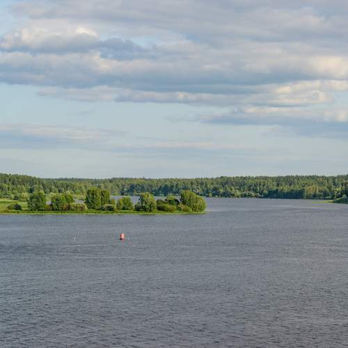 Река Волга и исток реки Юхоть