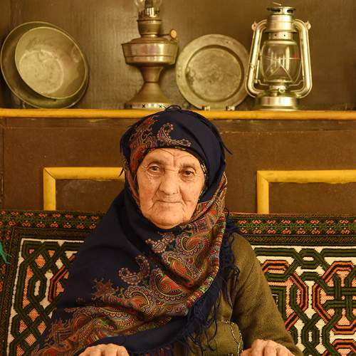 The laughing old woman