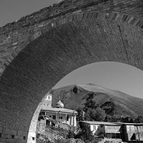 Село под сводом.