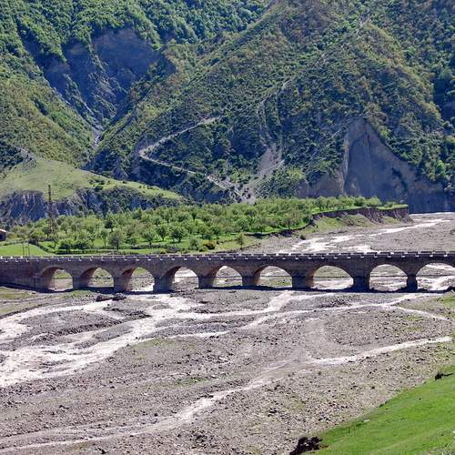Сквозь каменные круги.