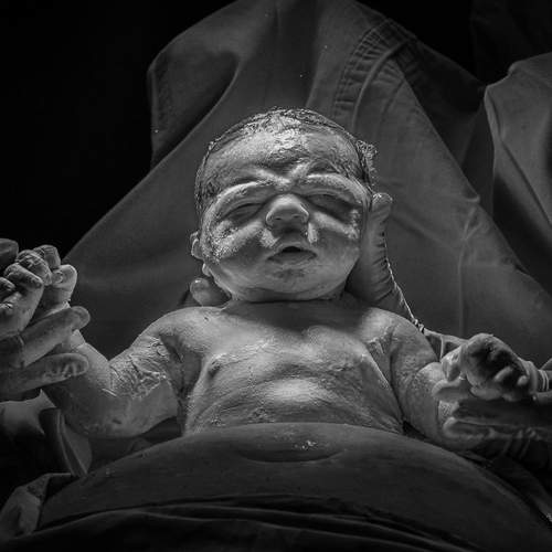 “Manos que contienen”