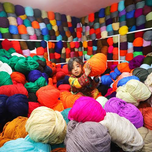 A child in the middle of an ocean of color