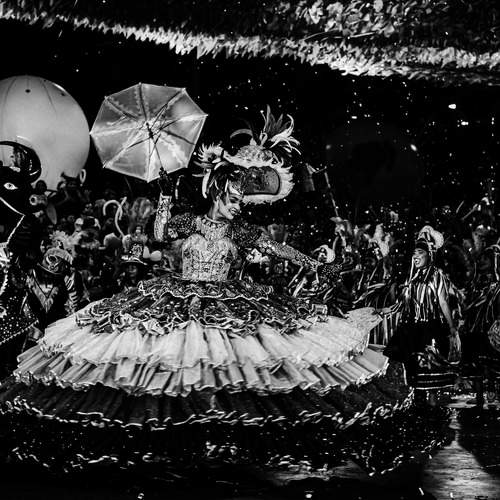 SINHAZINHA DA ILHA GRANDE E SEU BOI DANÇANDO