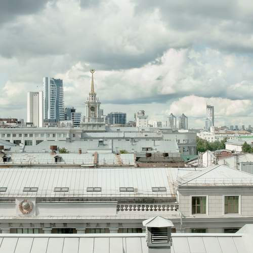 Город в светлом регистре