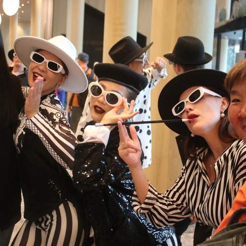 Веселая компания.