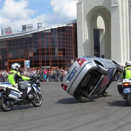 Показательные выступления спортсменов ДПС