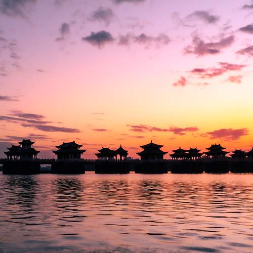 The sunset over Guangji Bridge