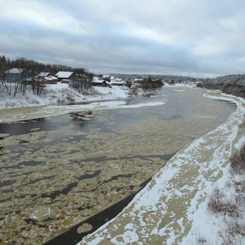 Шуга плывёт