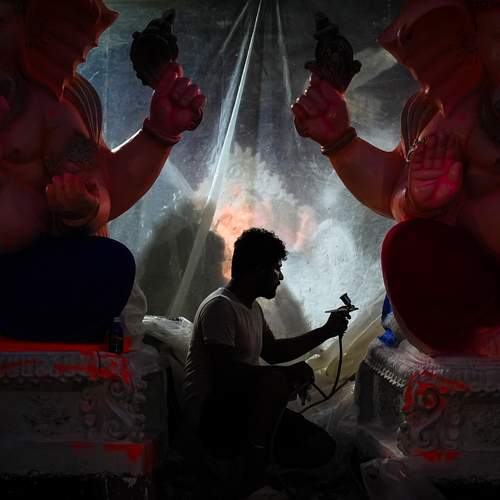 Artisan Spray Painting