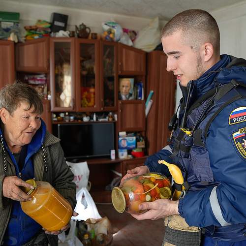 Добровольцы-спасатели ВСКС оказывают помощь жителям Курганской области, где произошло ЧС