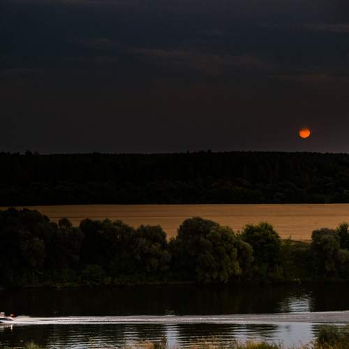 Луна над Окой