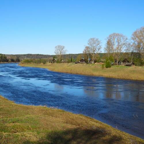 Весенняя река