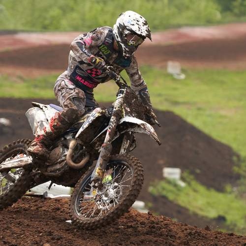 Мотокросс: грязь, скорость, борьба.