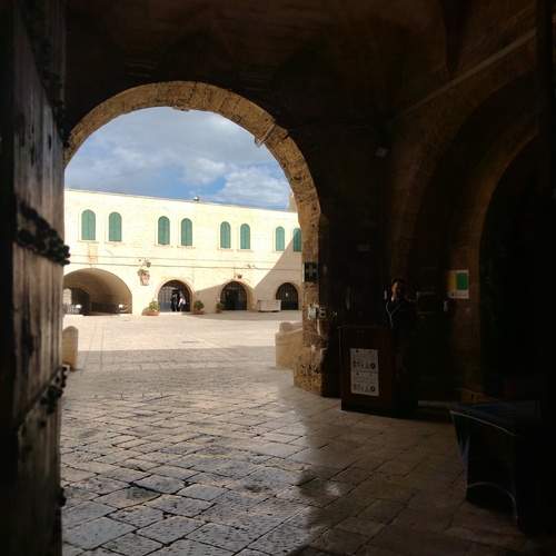 SOMBRA/ LUZ .  POLIGNARO DI MARE , ITALIA.