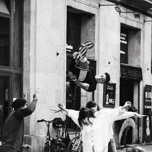 Acrobatic levitation