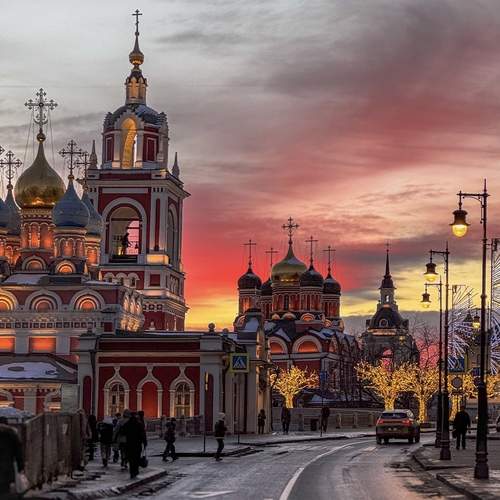 Закат на улице Варварка. Москва