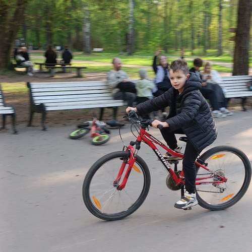 В движении