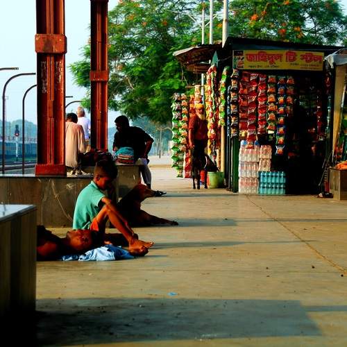 The Quiet Intersection of longly Lives
