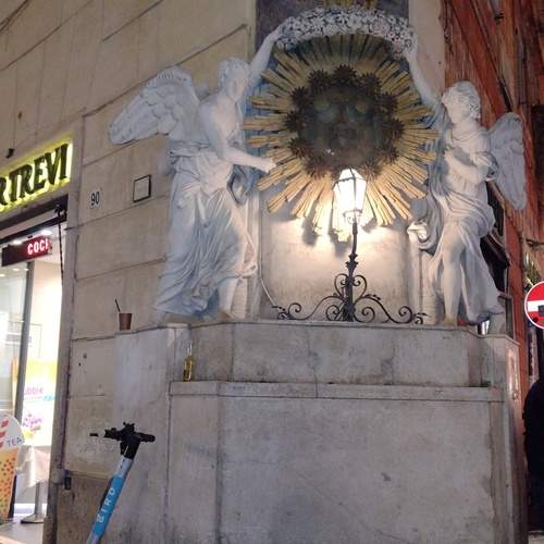Dos angelitos en Roma.