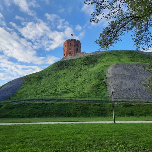 The Hill That Remembers