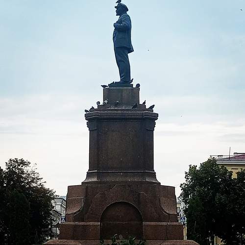 Любители памятников