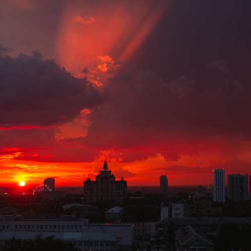 Закат пронзающий тучи