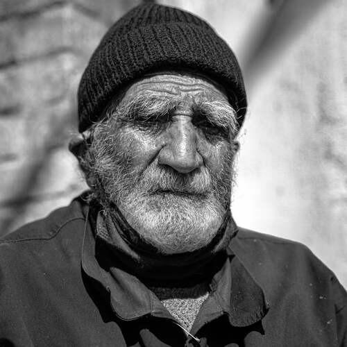 Old man shoemaker